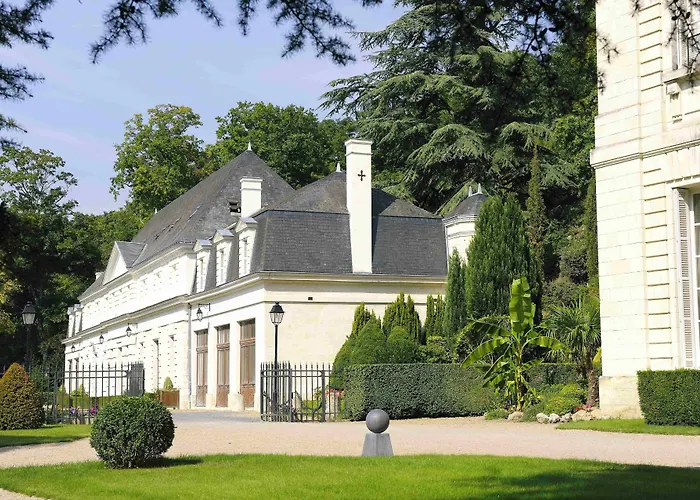 Chateau De Rochecotte